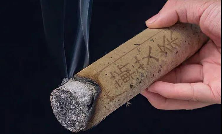 學(xué)會(huì )這5種艾灸手法，在家也能做艾灸